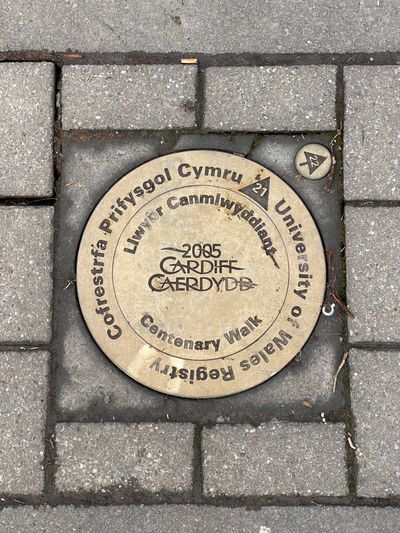 One of the plaques at each stop, also pointing you in the direction of the next